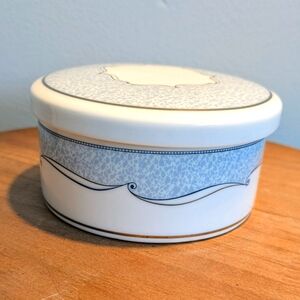 Wedgwood Venice Covered Trinket box w/silver trim England Retired FineBo…